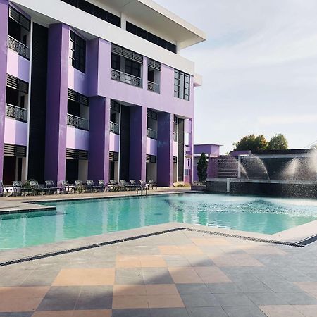 Kyriad Sadurengas Hotel Tanah Grogot Exterior photo