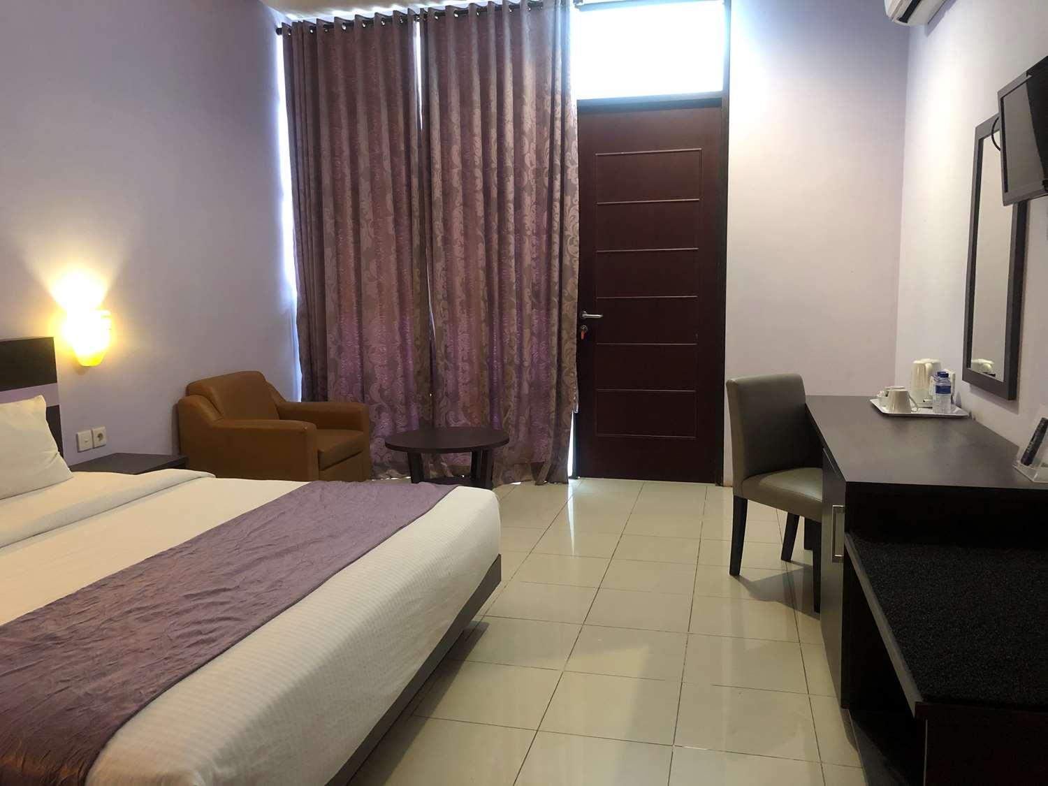 Kyriad Sadurengas Hotel Tanah Grogot Exterior photo