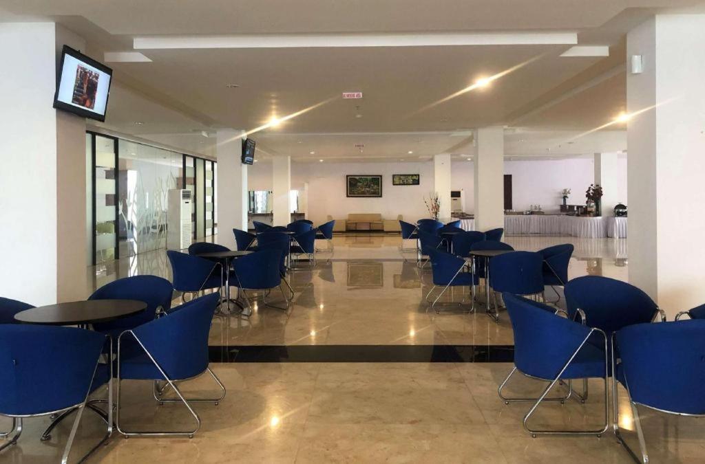 Kyriad Sadurengas Hotel Tanah Grogot Exterior photo